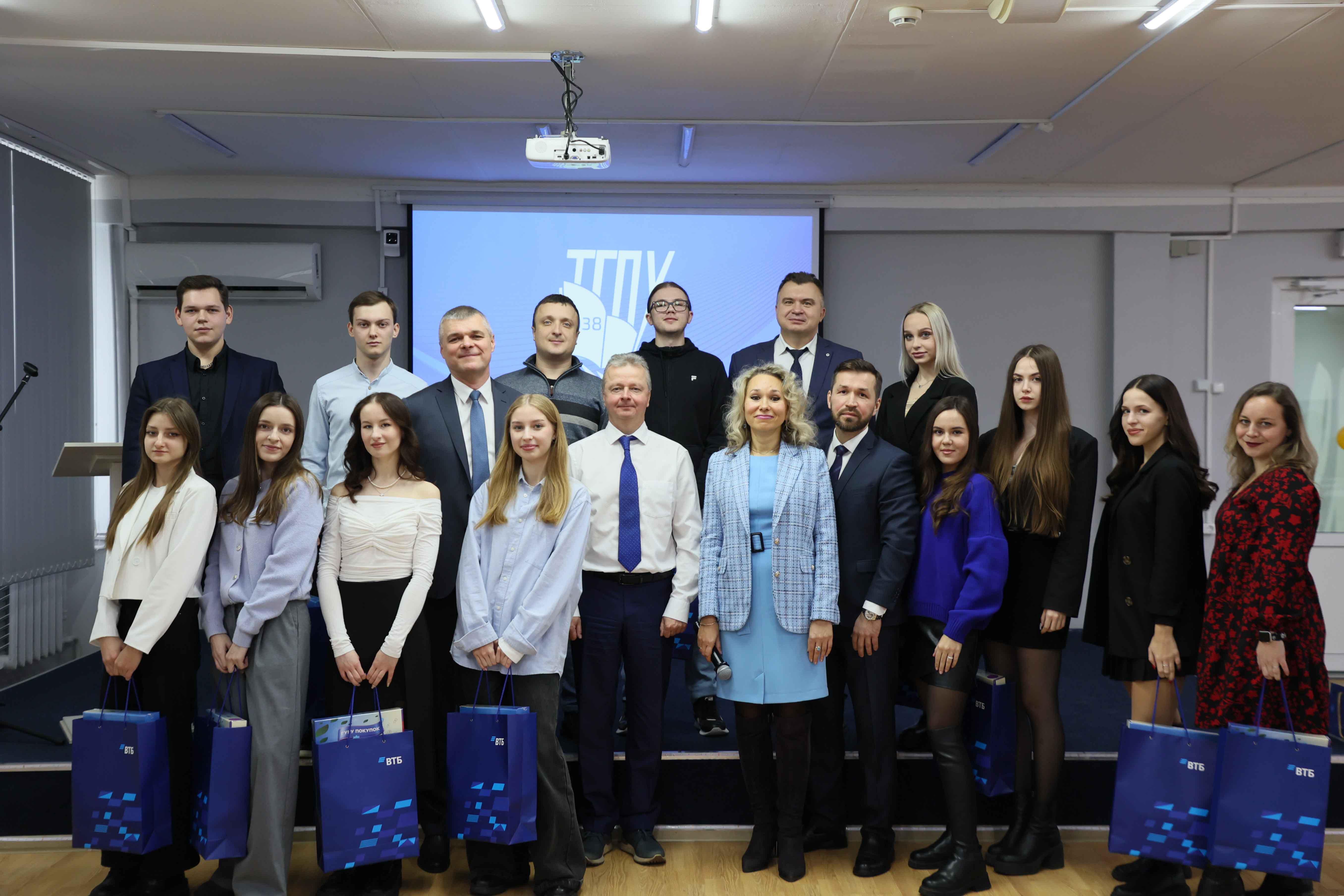 Ректор Тульского педагогического и вице-президент Банка ВТБ поздравили финалистов конкурса «Финансовый мир»