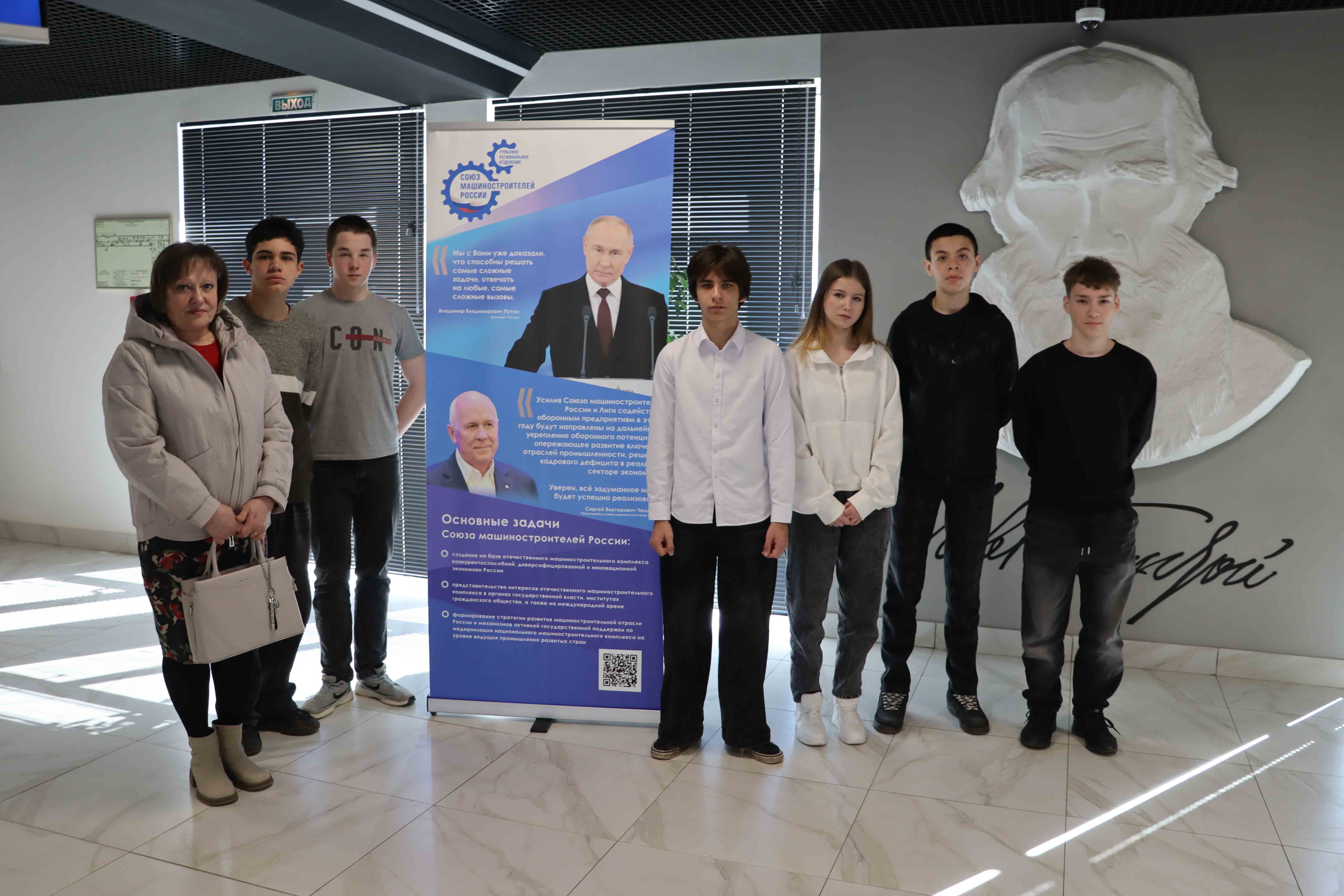 Школьники Тулы познакомились с жизнью педагогического вуза