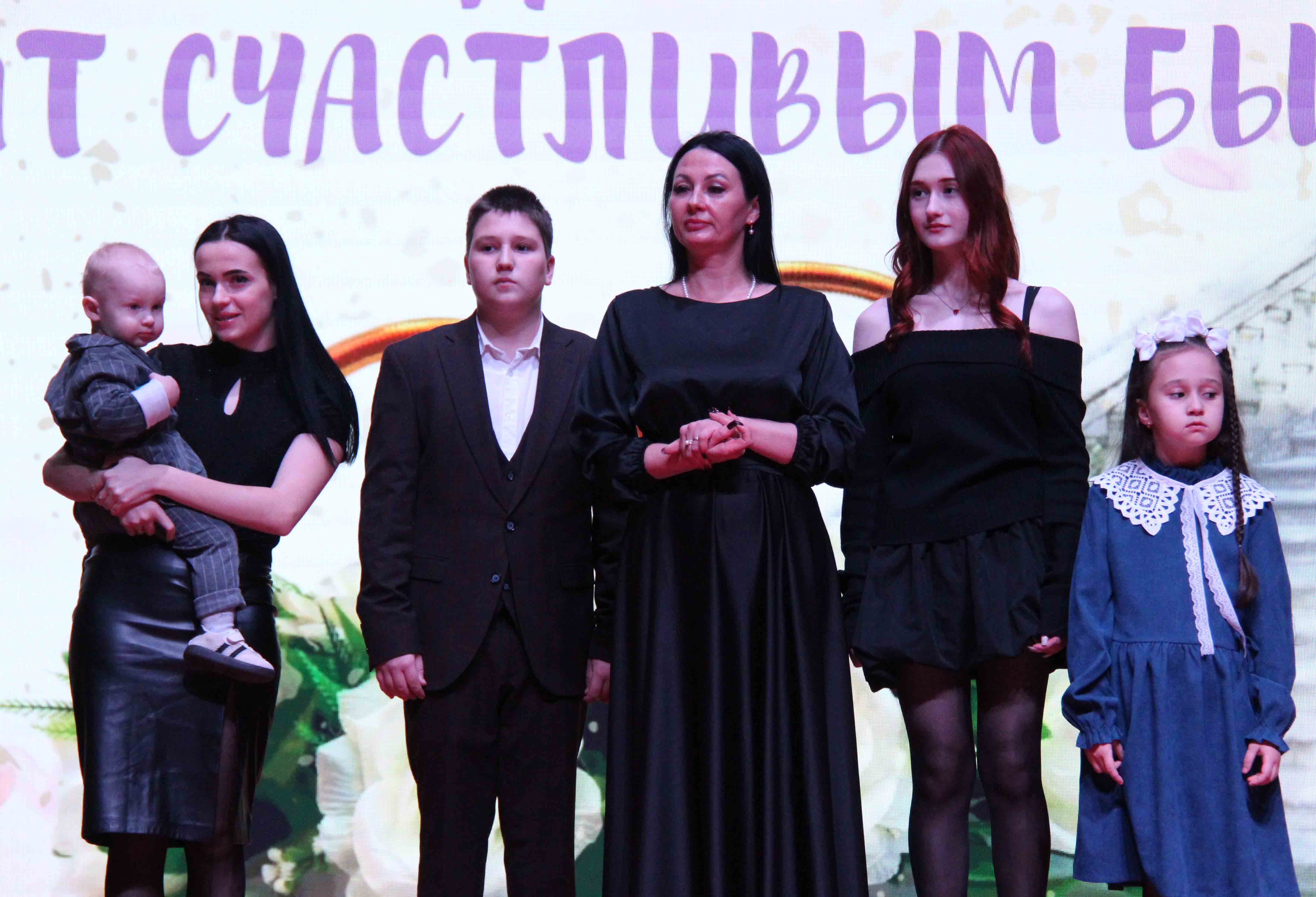 Семьей дорожить — значит счастливым быть