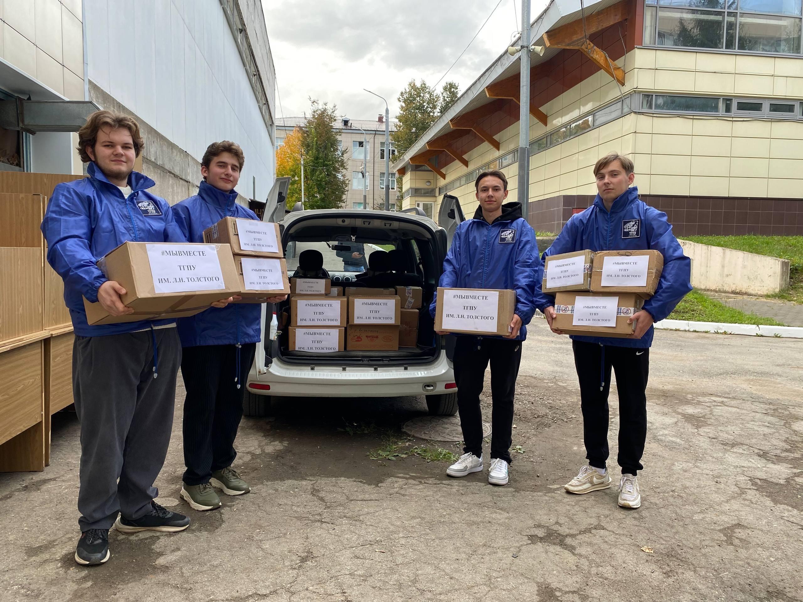 Добровольцы университета передали партию гуманитарной помощи Добровольцы университета передали партию гуманитарной помощи