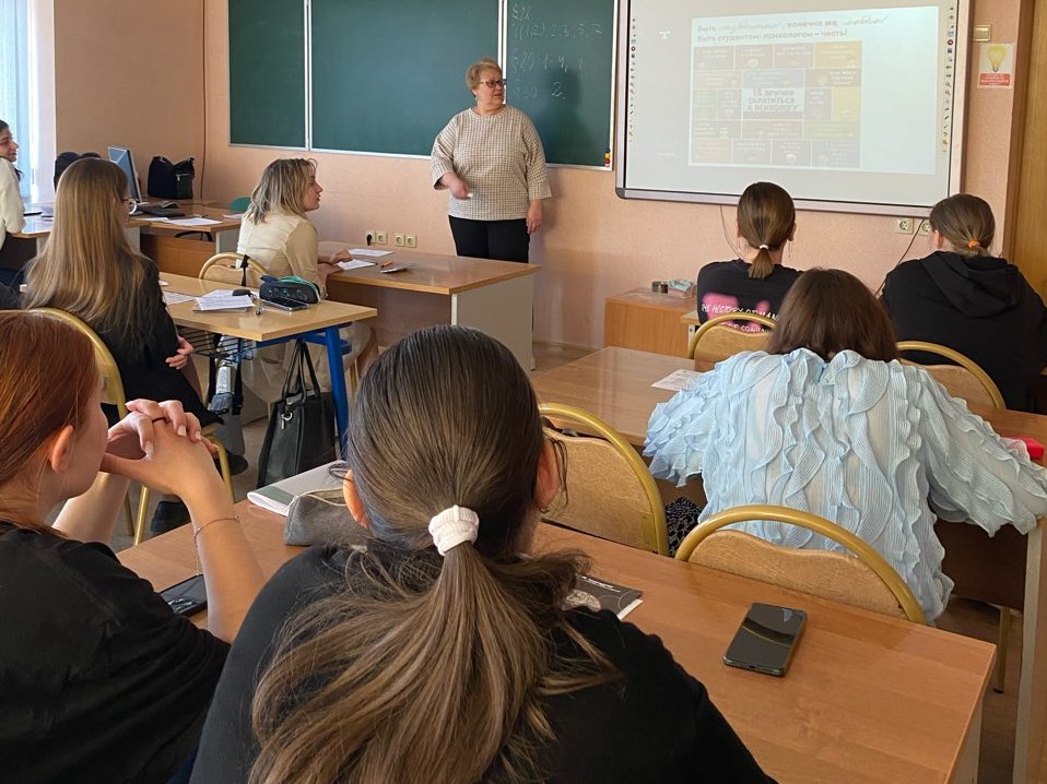 Помогаем выпускникам колледжей построить успешную карьеру