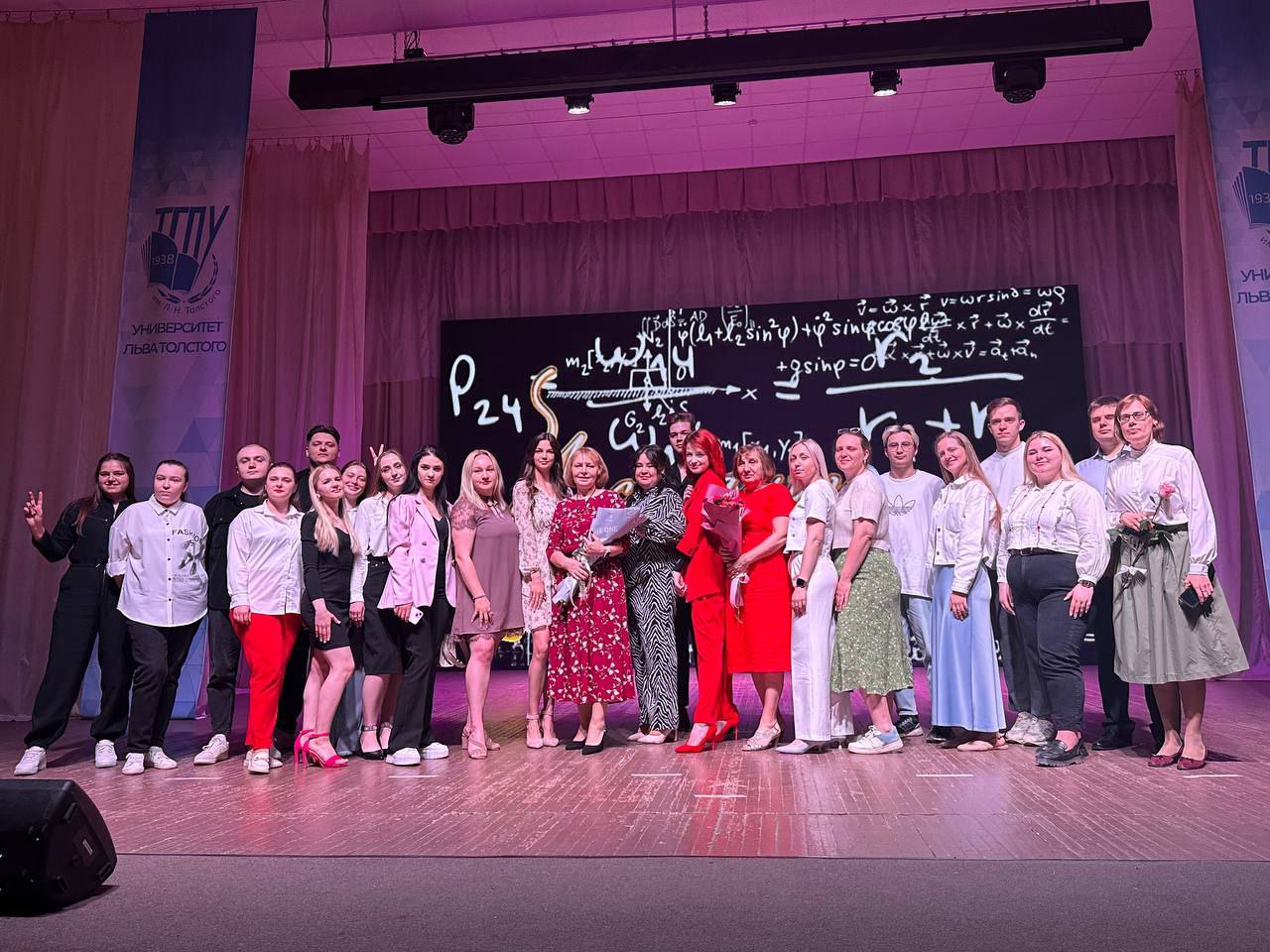 Последний звонок для выпускников физико-математического факультета