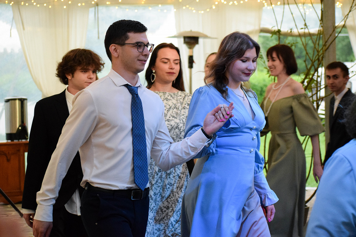 Нам расставаться настала пора 